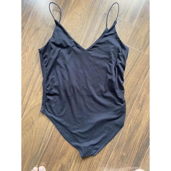 Small black spaghetti strap v neck bodysuit - Picture 2 of 3